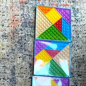 Tangram set of pop-its!